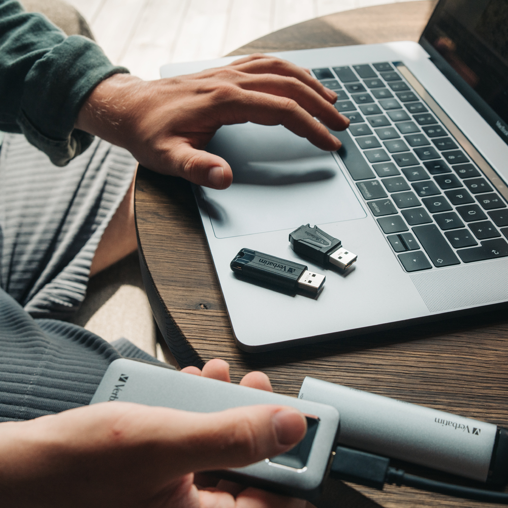 Verbatim USB Drive 3.2 Pinstripe 64GB Black