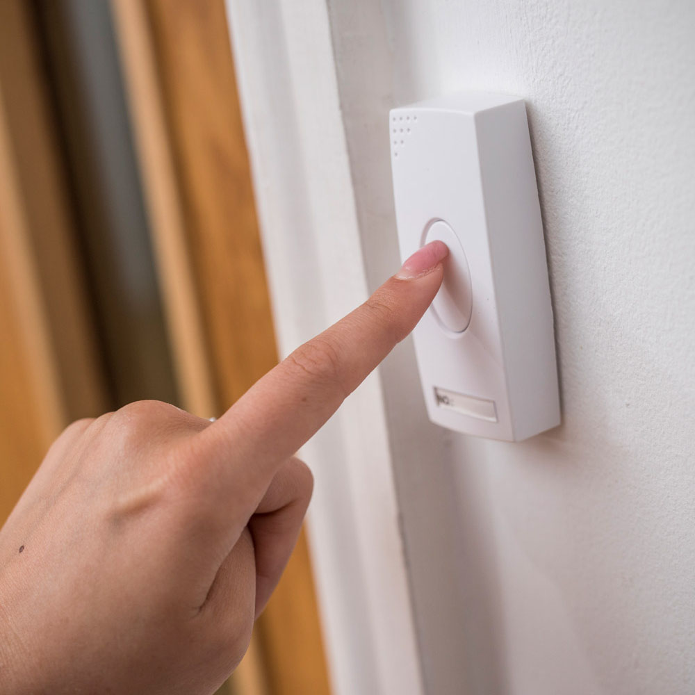 Mercury DB300 Wireless DoorBell Plug-in & Plug-Through 350.300UK