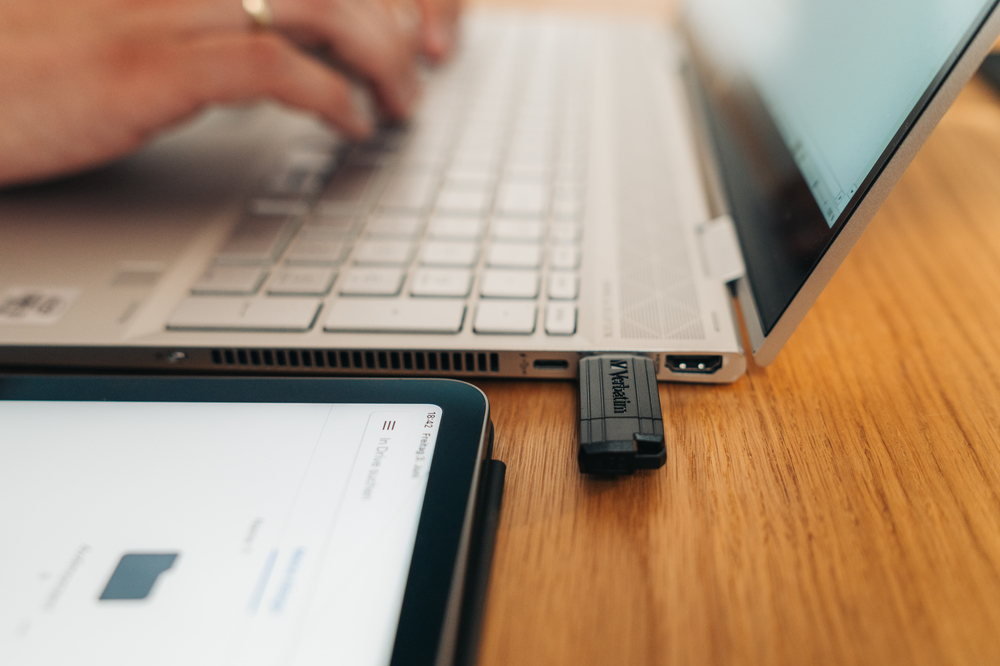 Verbatim USB Drive 2.0 Pinstripe 64GB Black