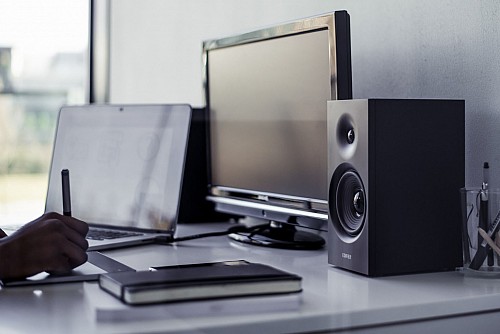 Edifier R1080BT Active Speakers BT/AUX/Line-In Black