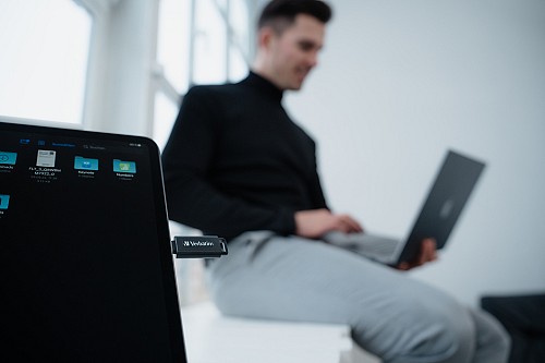 Verbatim USB Drive 3.2 Retractable USB-C 64GB Black