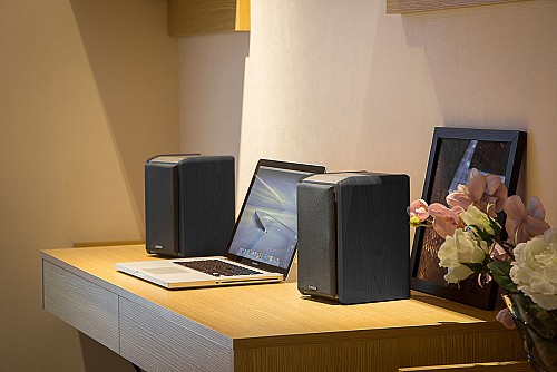 Edifier R1010BT Active 2.0 Bluetooth Speakers Black