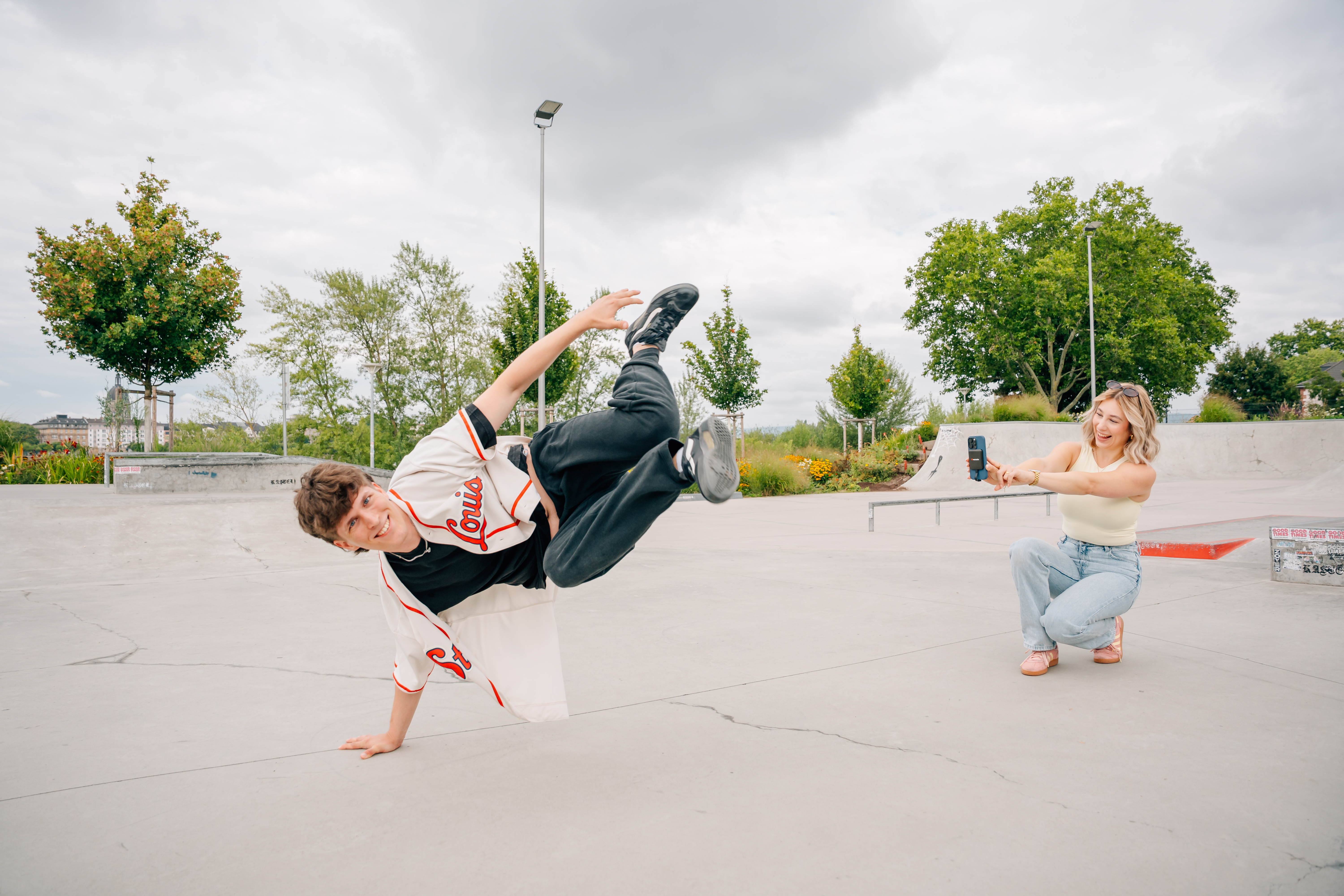 Verbatim SnapBack SSD 512GB with MagSafe - Store 4K Content Directly from your iPhone or Android phone - Supports Apple ProRes - Mocha Metallic