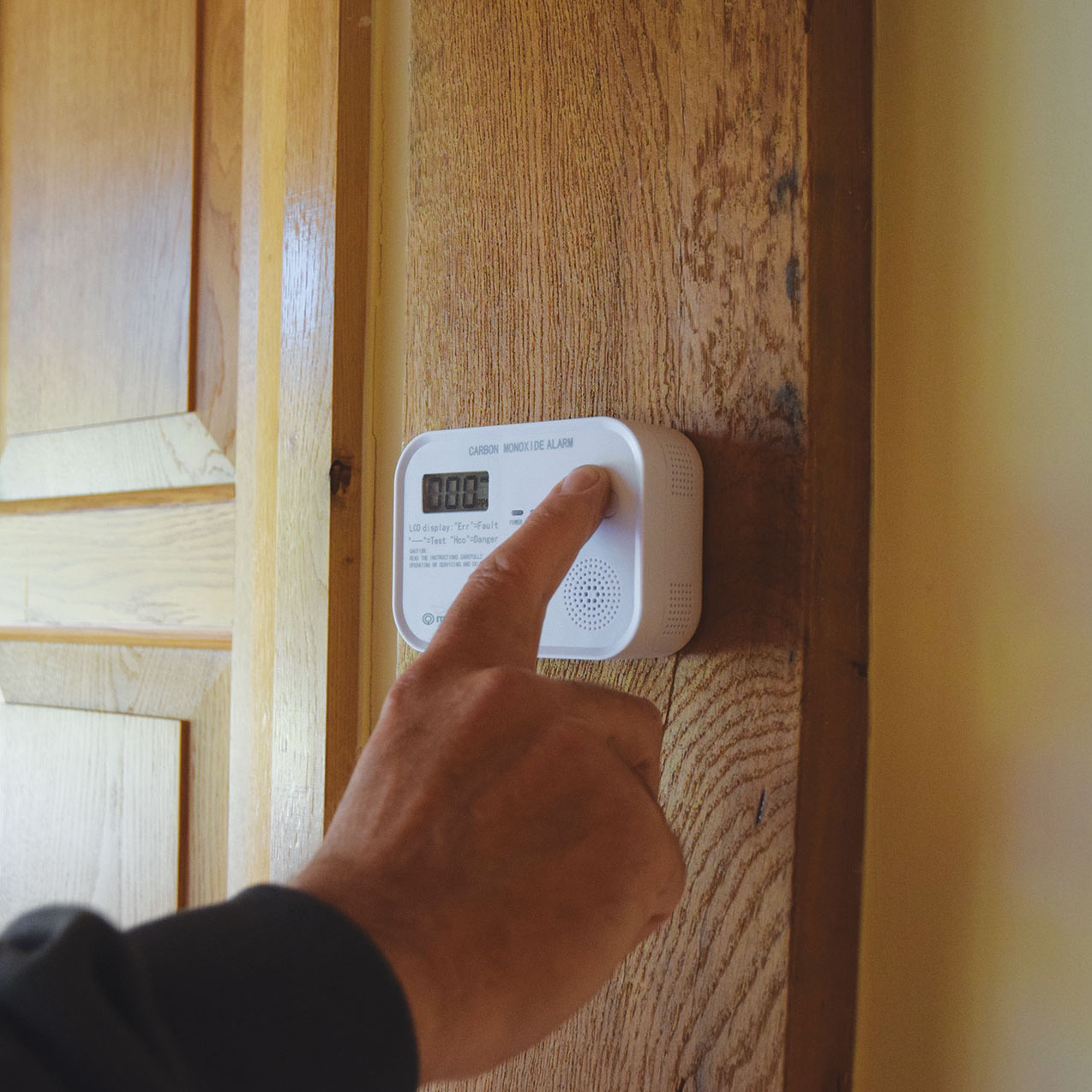 Mercury COD-218A Standalone Carbon Monoxide Alarm with LCD Display showing CO levels 350.139UK