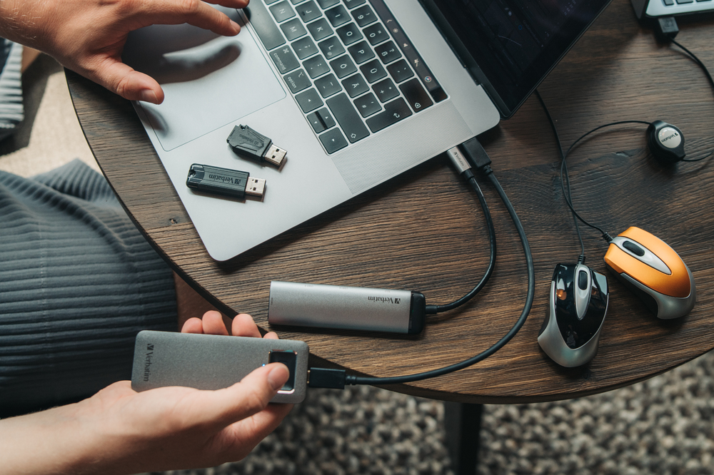 Verbatim USB Drive 3.2 Pinstripe 64GB Black