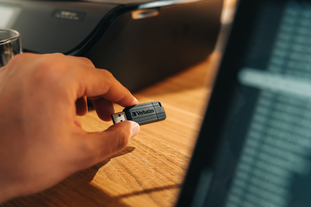 Verbatim USB Drive 2.0 Pinstripe 64GB Black