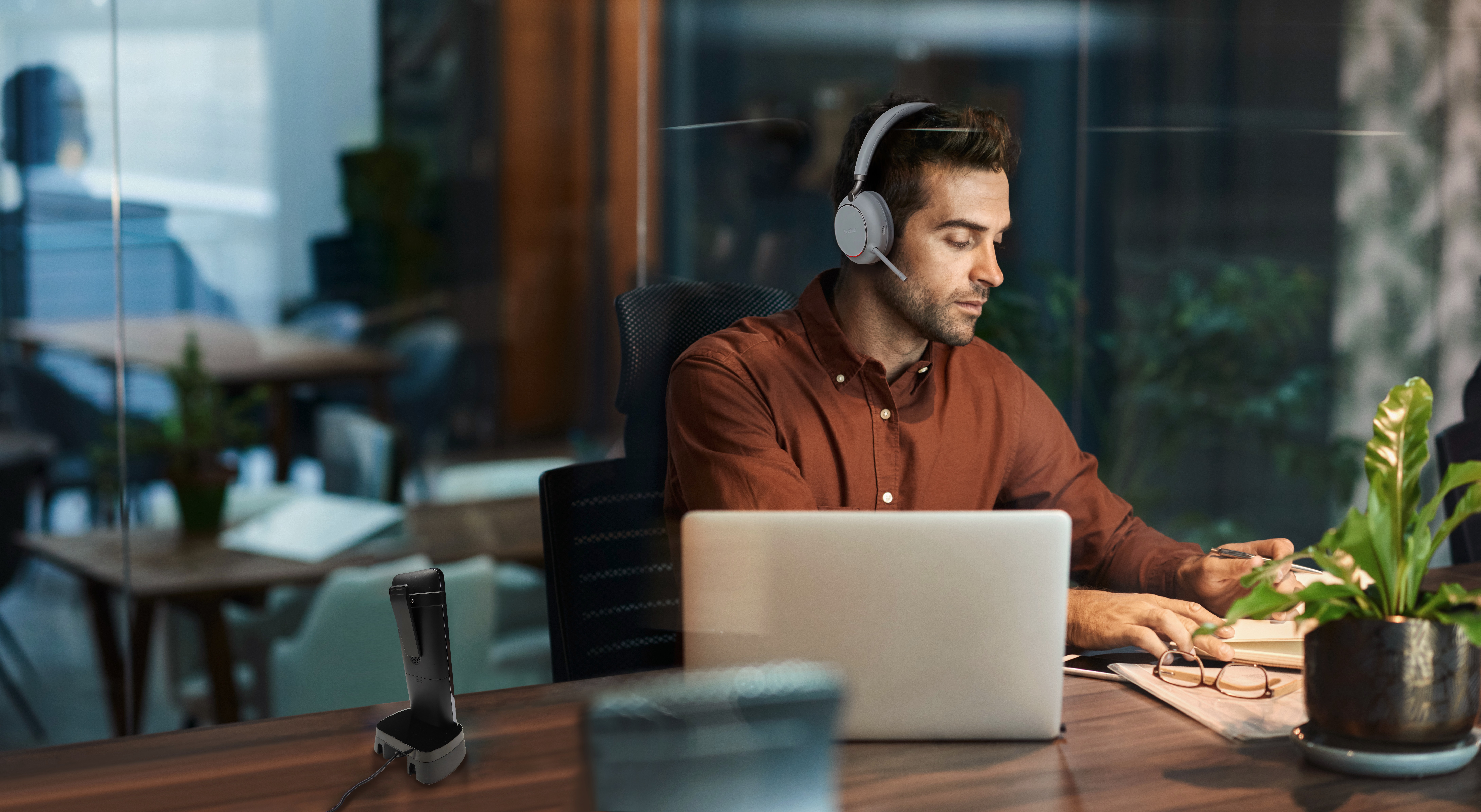 Yealink IP Phone Cordless DECT Base & W78H Handset with Bluetooth & Elegant Design W78P