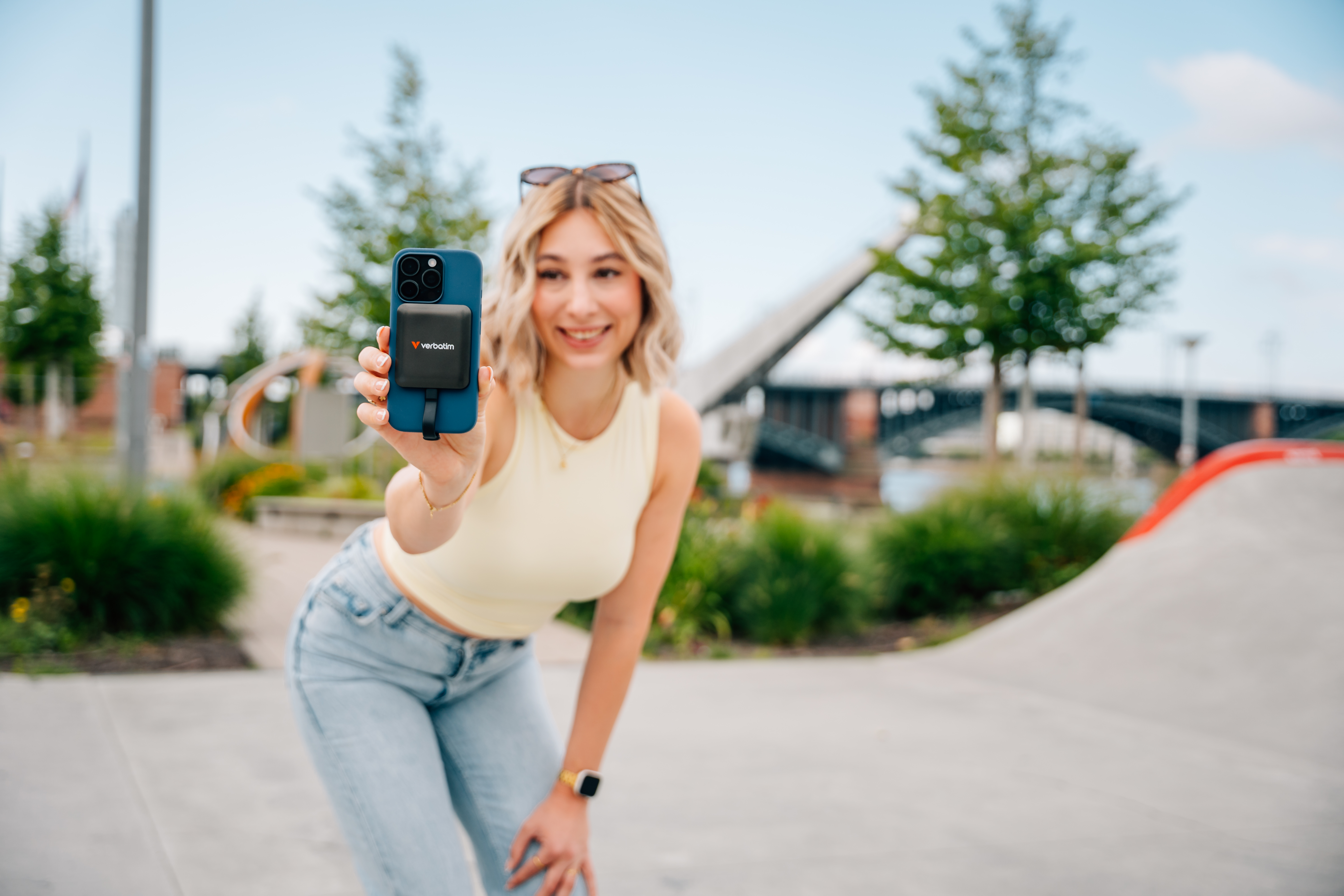 Verbatim SnapBack SSD 512GB with MagSafe - Store 4K Content Directly from your iPhone or Android phone - Supports Apple ProRes - Mocha Metallic