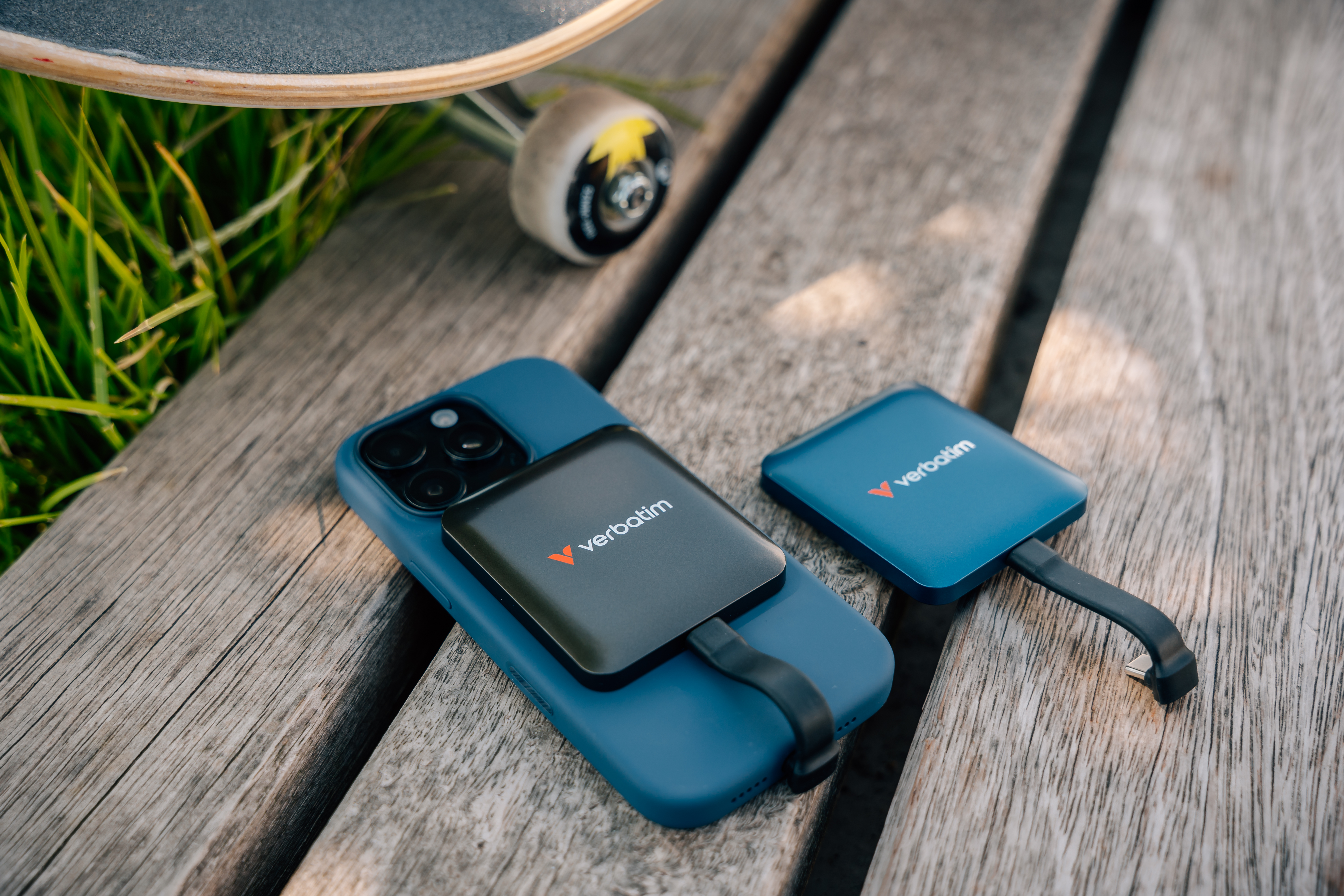 Verbatim SnapBack SSD 512GB with MagSafe - Store 4K Content Directly from your iPhone or Android phone - Supports Apple ProRes - Mocha Metallic