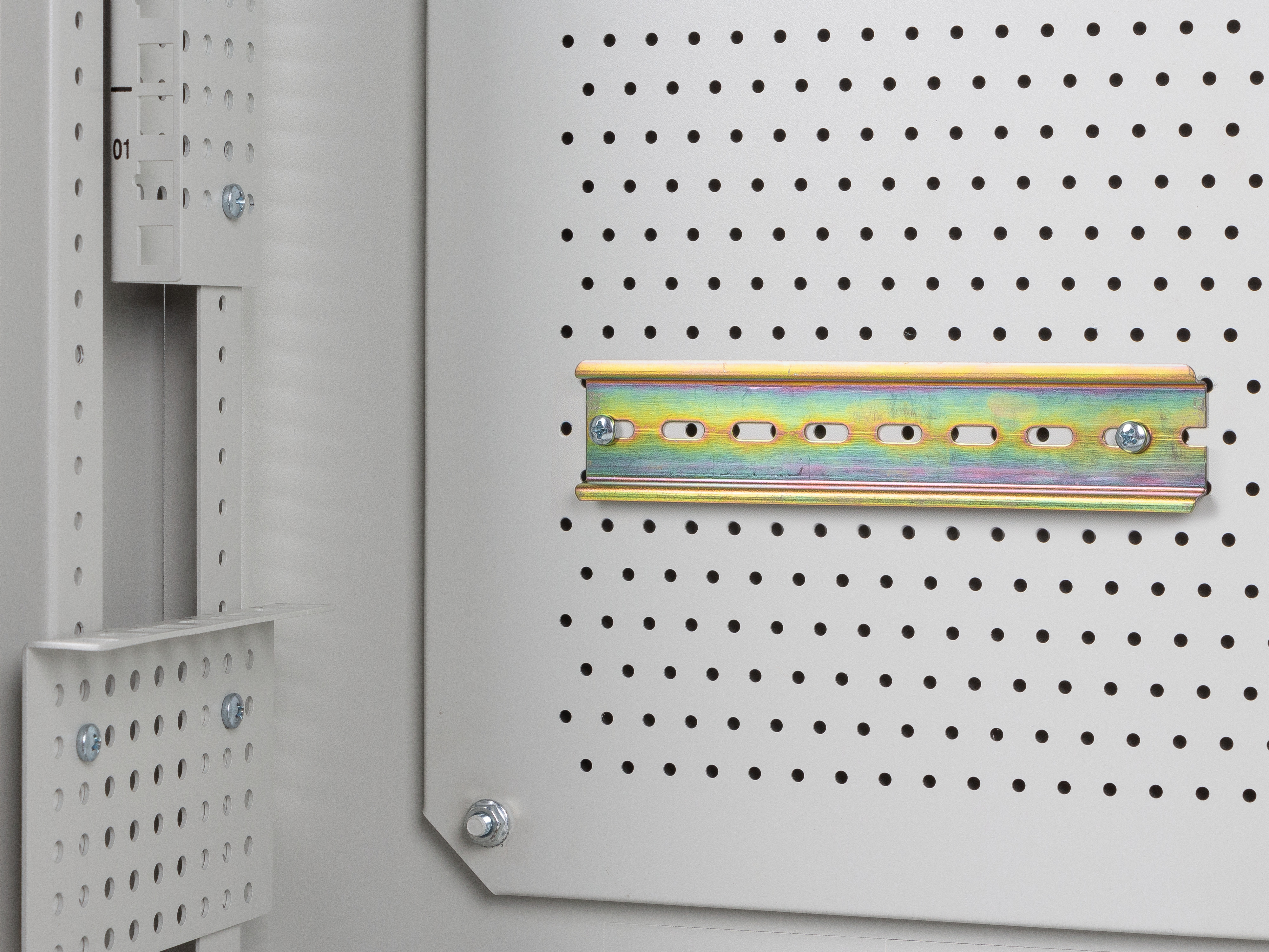 Lanberg Wall Rack 19'' Low Profile 6U+3U Assembled White Z34160